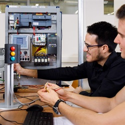 Radionica Svjetlovodni sustavi: spajanje optičkih niti, mjerenje parametara i testiranje