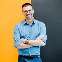 GOSTUJUĆE PREDAVANJE: TONI MILUN – "OBOGATI SE ZNANJEM"