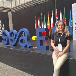 Studentica Ana Vlašić na konferenciji BEING SEA-EU u Cádizu predstavila međunarodni studentski projekt pokretanja podcast studija financiran sredstvima SEA-EU saveza