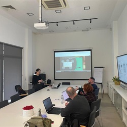 NASTAVNICI SU SE VRATILI U KLUPE!