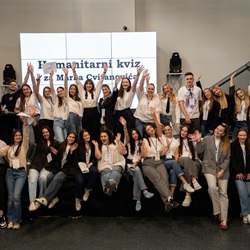 Studenti Odsjeka za menadžment trgovine i turizma pod mentorstvom dr. sc. Senke Borovac Zekan uspješno održali humanitarni pub kviz u dupkom punom restoranu Kampus.