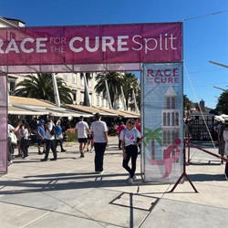 Naši nastavnici i djelatnici na humanitarnoj akciji "Race for the Cure"